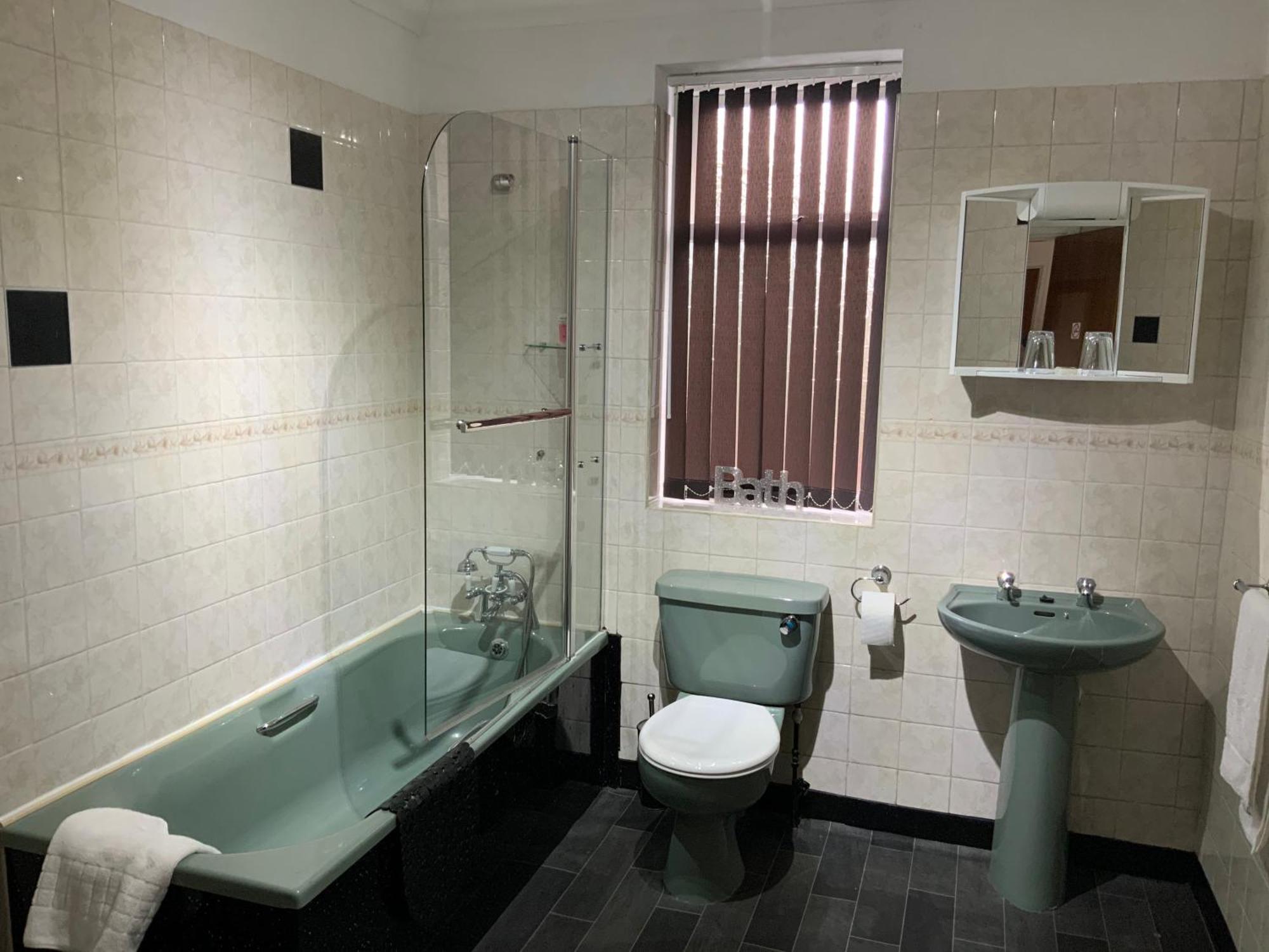The Spread Eagle Hotel Manchester Room photo